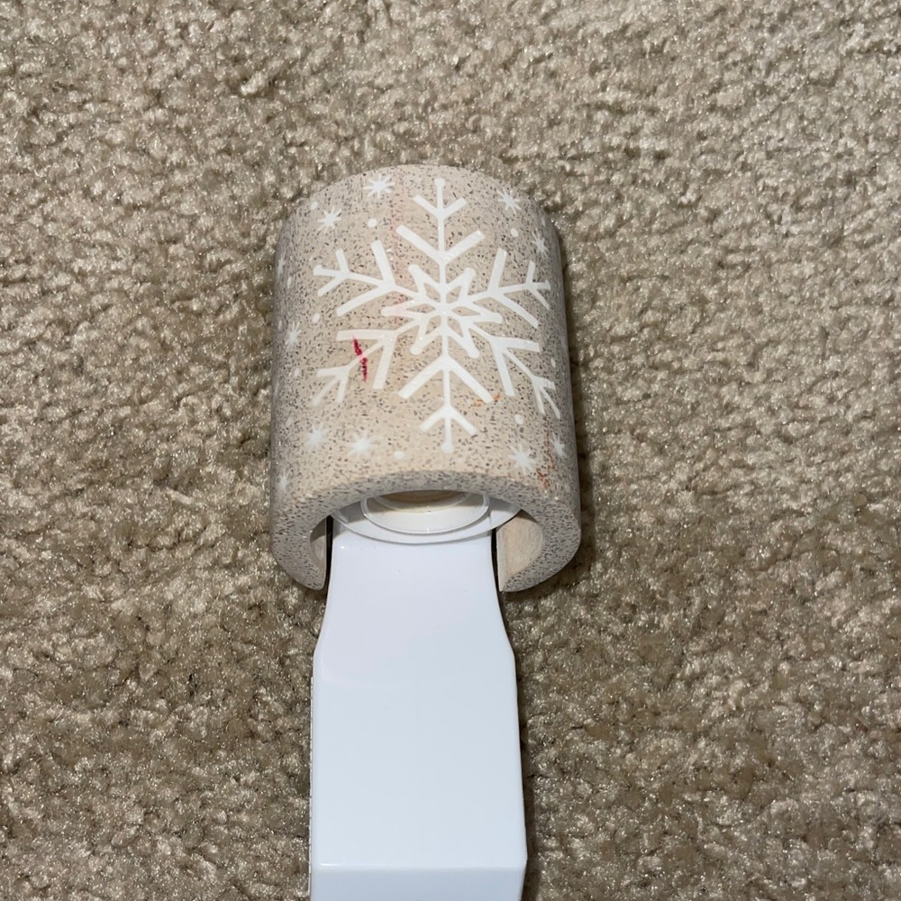 Snowflake Pattern Wallflower Plug